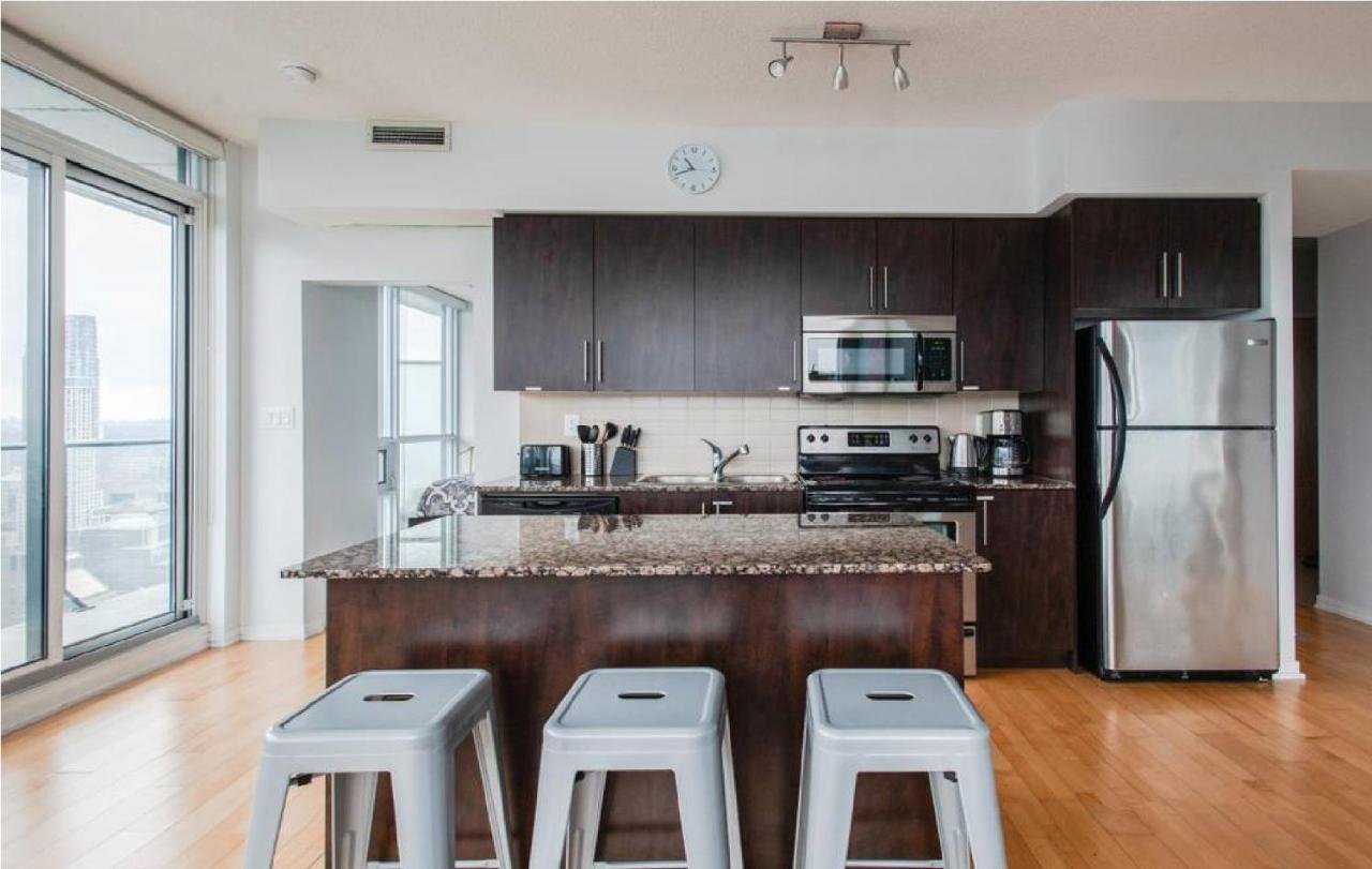 Toronto Downtown Core Two Bedroom Condo With Cn Tower View, Free Parking Exteriör bild